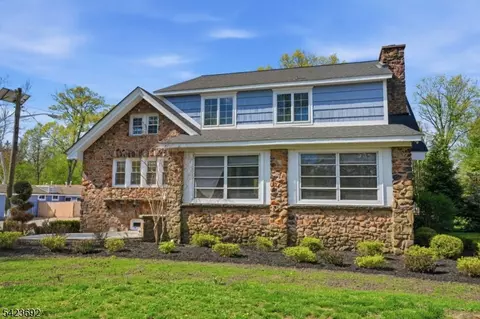 905 N Washington Ave, Green Brook, NJ 08812