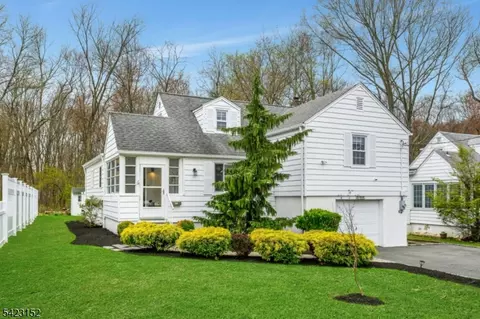 99 Beechwood Rd, Florham Park, NJ 07932