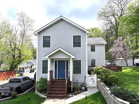 33 Woodsedge Ave, Budd Lake, NJ 07828