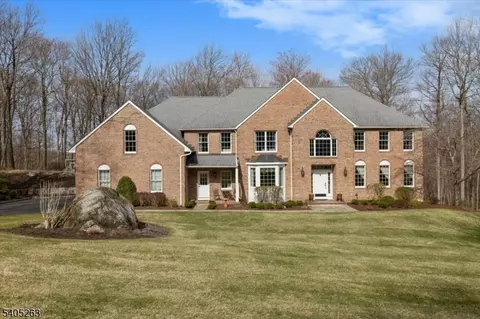 4 New Star Ridge Rd, Sparta, NJ 07871