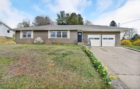 16 Lingert Ave, Clinton, NJ 08809