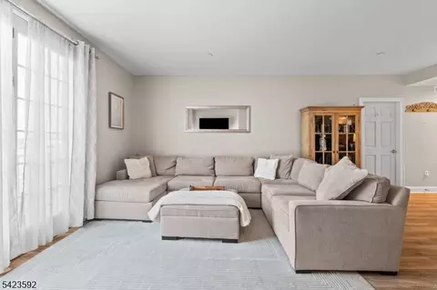 100-31 Shearwater Ct #31, Jersey City, NJ 07305