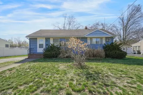 25 Stiles Ct, Pompton Lakes, NJ 07442