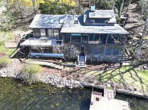 56 E Shore Trl, Sandyston, NJ 07826