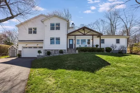 4 Valley View Rd, Chester, NJ 07930