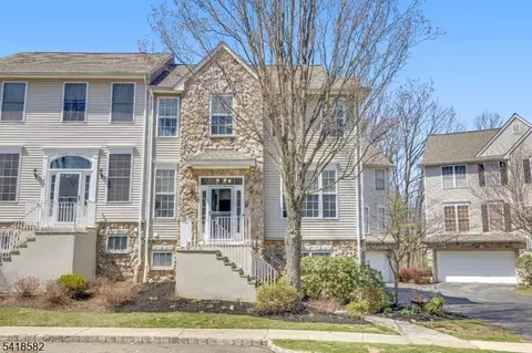 140 Arrowgate Dr, Randolph, NJ 07869