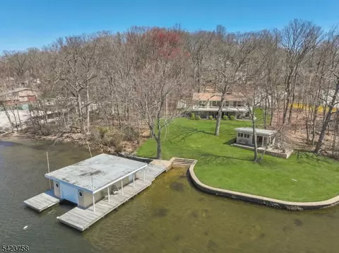 201 S New Jersey Ave, Lake Hopatcong, NJ 07849