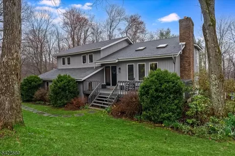 97 Skyline Dr, Sparta, NJ 07871