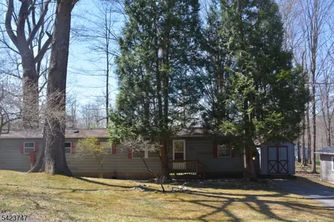 10 Watergate Dr, High Bridge, NJ 08829