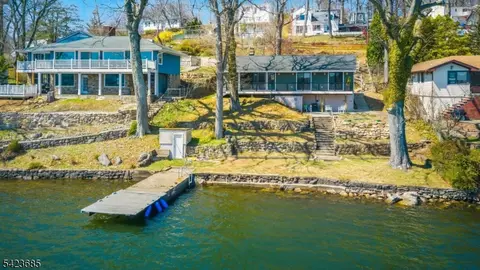 38 Ithanell Rd, Hopatcong, NJ 07843