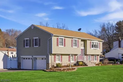 20 Meadow Ln, Hackettstown, NJ 07840