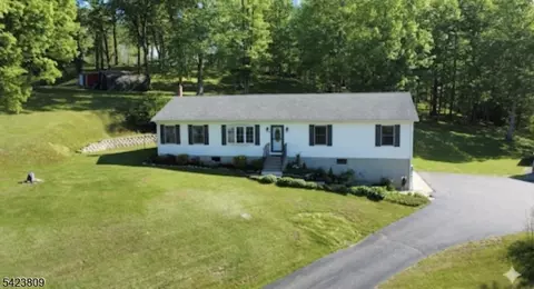 30 Buttzville Rd, Oxford, NJ 07863