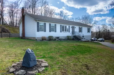 30 Buttzville Rd, Oxford, NJ 07863