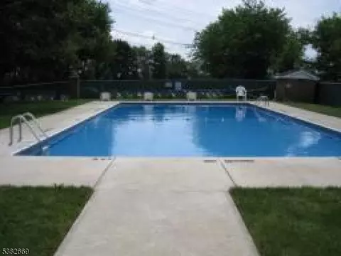 565 Grove St #16, Clifton, NJ 07013