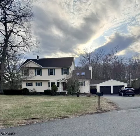 1 Field Ct, Oak Ridge, NJ 07438