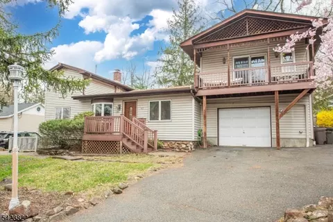 47 Laurel Dr, Wayne, NJ 07470 photo 2