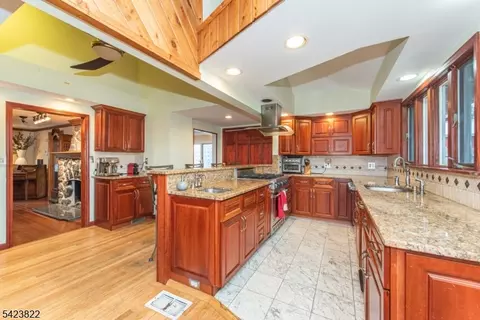 47 Laurel Dr, Wayne, NJ 07470 photo 4