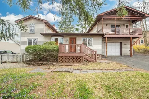 47 Laurel Dr, Wayne, NJ 07470