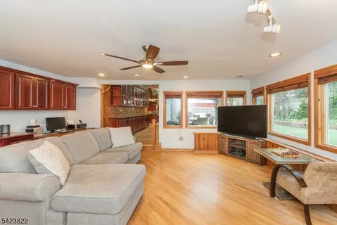 47 Laurel Dr, Wayne, NJ 07470 photo 10