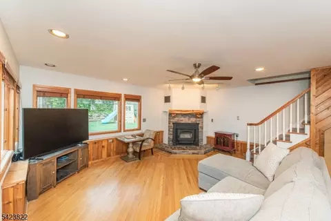 47 Laurel Dr, Wayne, NJ 07470 photo 9