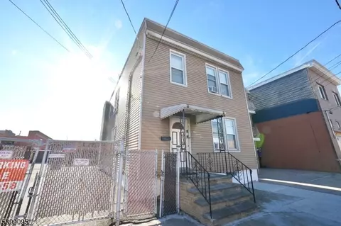 125 Malvern St, Newark, NJ 07105