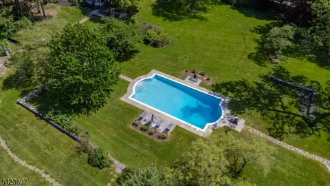 45 Village Rd, New Vernon, NJ 07976