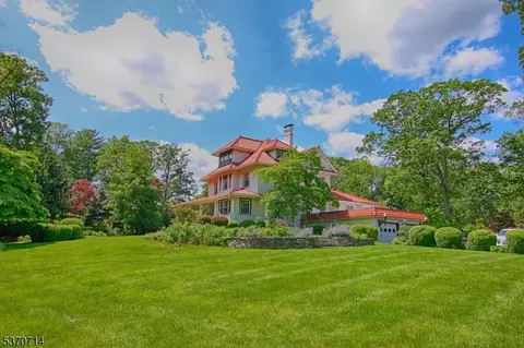 44 Manor Dr, Basking Ridge, NJ 07920