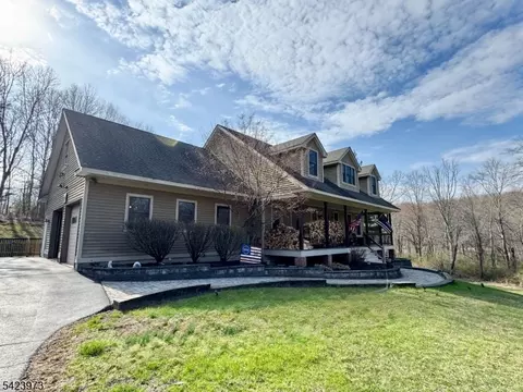 49 Sand Pond Rd, Hardwick Twp, NJ 07825