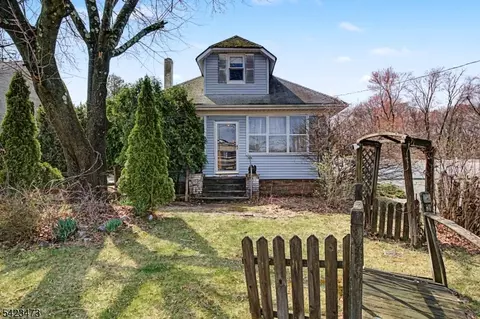 785 Macopin Rd, West Milford, NJ 07480