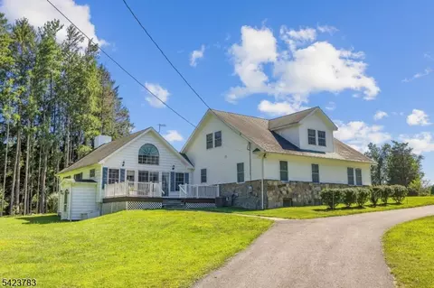 2 Spring Brook Ln, Glen Gardner, NJ 08826