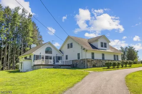 2 Spring Brook Ln, Glen Gardner, NJ 08826
