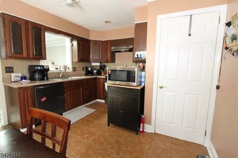 6 Evergreen Ave, Wanaque Boro, NJ 07420 photo 4