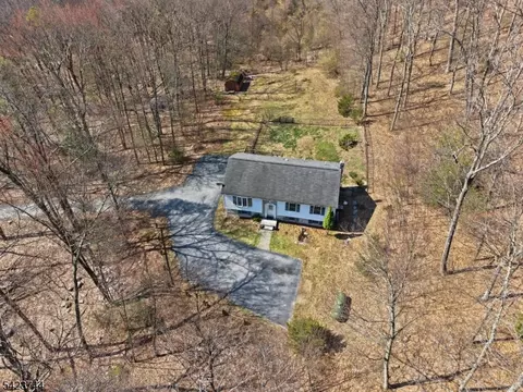 911 Upper Dr, Newton, NJ 07860