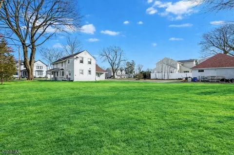 51 Washburn Rd, Pompton Plains, NJ 07444