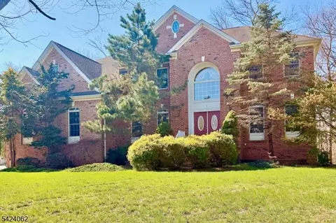 1 Schindler Ln, Monroe Township, NJ 08831