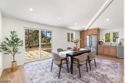 175 E Crescent Ave, Allendale, NJ 07401