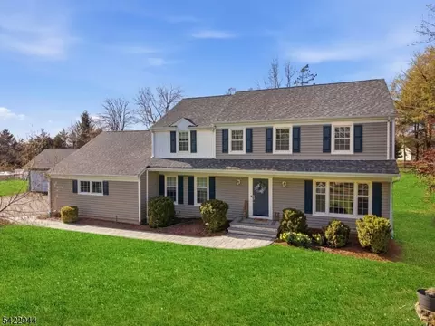 52 Country Squire Way, Somerville, NJ 08876