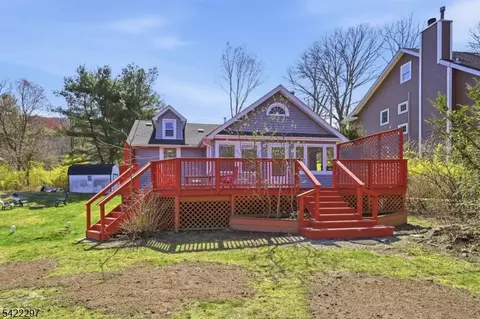 6 Timberwood Ln, Oak Ridge, NJ 07438