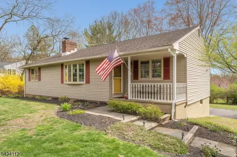 7 Rupells Rd, Clinton, NJ 08809