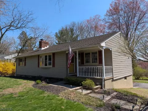 7 Rupells Rd, Clinton, NJ 08809