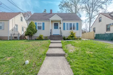 8 Fitzsimmons Ave, Middlesex, NJ 08846