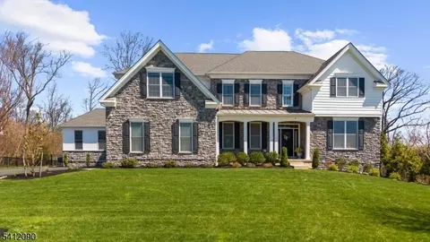 9 Donna Dr, Flemington, NJ 08822