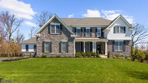 9 Donna Dr, Flemington, NJ 08822