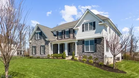 9 Donna Dr, Flemington, NJ 08822 photo 2