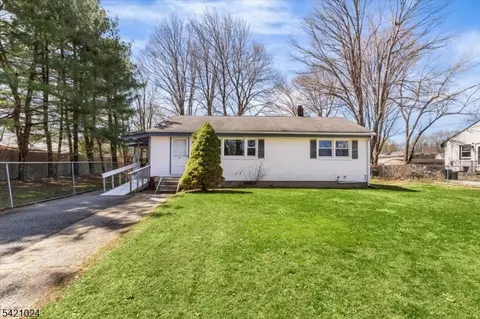 191 Lindley Ct, Andover, NJ 07821