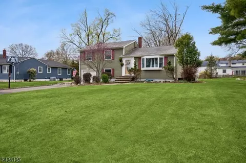 30 Crescent Dr, Whippany, NJ 07981