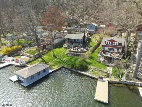 213 Hudson Ave, Hopatcong, NJ 07843