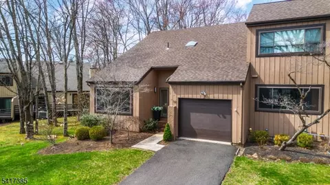 10 Hemlock Ln, Morristown, NJ 07960