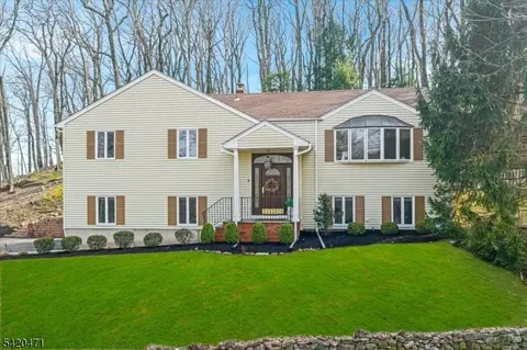 24 Lord William Penn Dr, Morristown, NJ 07960