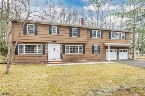 11 Summit Ave, Montvale, NJ 07645